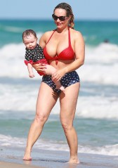 Nicole Coco Austin and Chanel Nicole MarrowCoco Austin on the beach, Miami, USA - 17 Jan 2017Ice T?s wife Coco at the beach with her daughter Chanel Nicole Marrow in Miami