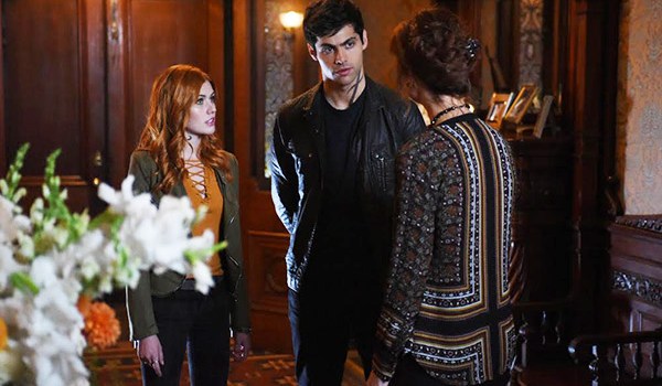 Shadowhunters Clary Tries Reviving Jocelyn