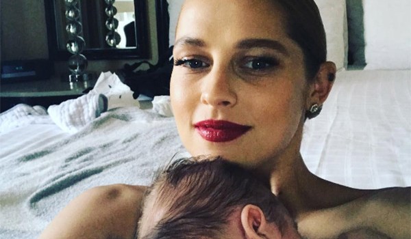 Teresa Palmer Breastfeeding