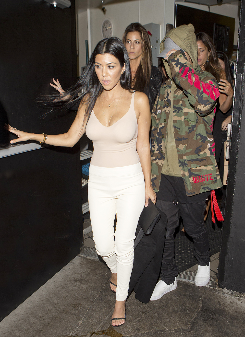 Kourtney Kardashian and Justin Bieber leaving 'The Nice Guy' together in the same car in West Hollywood, CAPictured: Kourtney Kardashian,Justin Bieber,Kourtney KardashianJustin BieberRef: SPL1148527 091015 NON-EXCLUSIVEPicture by: SplashNews.comSplash News and PicturesLos Angeles: 310-821-2666New York: 212-619-2666London: +44 (0)20 7644 7656Berlin: +49 175 3764 166photodesk@splashnews.comWorld Rights