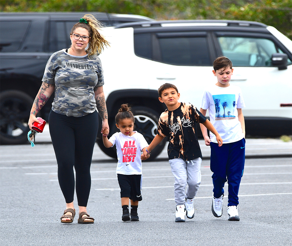 EXCLUSIVE: Teen Mom Kailyn Lowry prepares for the arrival of her fourth child as she picks up diapers and toys at Target