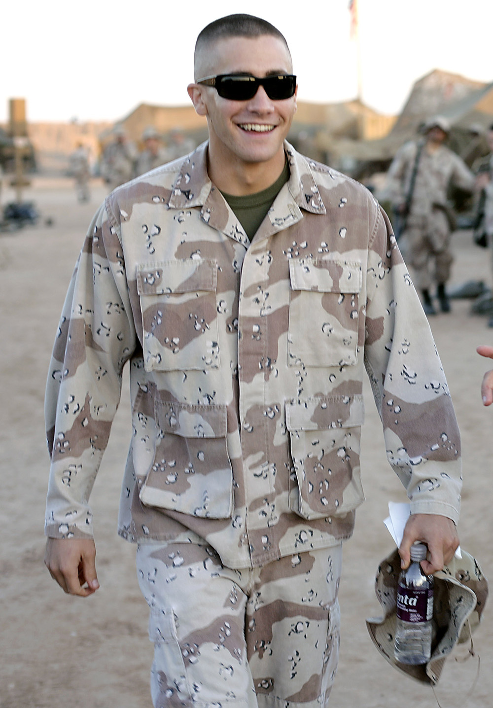 JARHEAD, Jake Gyllanhaal, Sam Mendes, on set, 2005, (c) Universal/courtesy Everett Collection