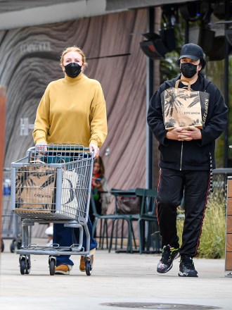 EXCLUSIVE: Rocker Gene Simmons & Wife Shannon Tweed Masked Up As They Were Spotted Grocery Shopping At Erehwon Supermarket In Los Angeles, CA. The Legendary KISS Frontman & Wife Were Spotted After Finding A Buyer For Their Las Vegas Mansion Which is Selling For About $14 Million Dollars. 24 Feb 2022 Pictured: Rocker Gene Simmons & Wife Shannon Tweed Masked Up As They Were Spotted Grocery Shopping At Erehwon Supermarket In Los Angeles, CA. The Legendary KISS Frontman & Wife Were Spotted After Finding A Buyer For Their Las Vegas Mansion Which is Selling For About $14 Million Dollars. Photo credit: @CelebCandidly / MEGA TheMegaAgency.com +1 888 505 6342 (Mega Agency TagID: MEGA831209_001.jpg) [Photo via Mega Agency]