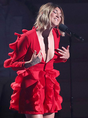 Julia Michaels Performs at 2017 VMA
