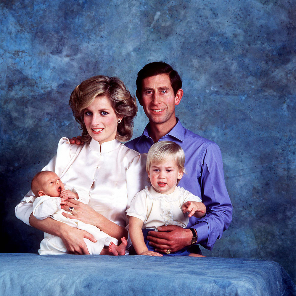 PRINCE CHARLES AND PRINCESS DIANA WITH PRINCE WILLIAM AND HARRY - 1984
PRINCESS DIANA WITH PRINCE WILLIAM - 1984