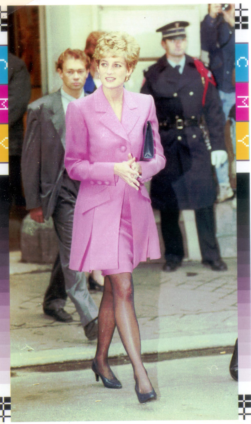 Prince And Princess Diana In France 1992. Divorced 8/1996. Diana (dead 8/1997) Spent Her Second Day Alone In Paris Shopping At Terence Conran's Emporium On The Left Back.Prince And Princess Of Wales In France 1992. Divorced 8/1996. Diana (dead 8/1997) Spent Her Second Day Alone In Paris Shopping At Terence Conran's Emporium On The Left Back.