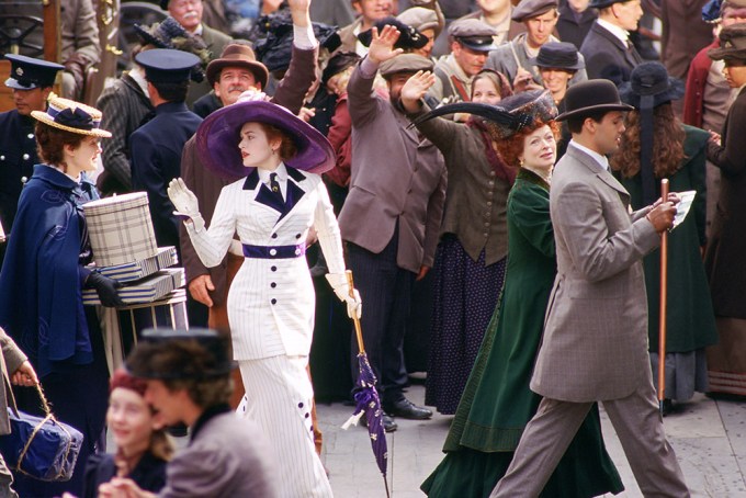 Ruth, Rose, and Cal make their way to the Titanic