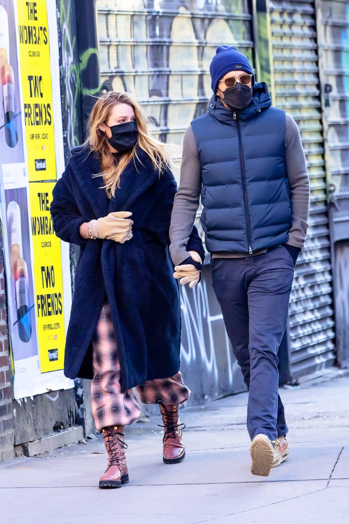 Blake Lively Ryan Reynolds Hold Hands NYC MEGA