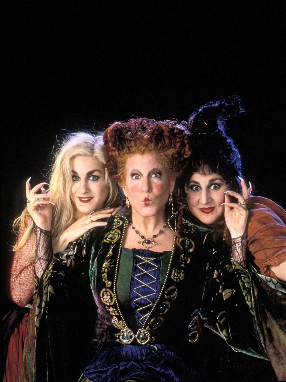 Editorial use only. No book cover usage.
Mandatory Credit: Photo by Disney/Kobal/Shutterstock (5875110c)
Sarah Jessica Parker, Bette Midler, Kathy Najimy
Hocus Pocus - 1993
Director: Kenny Ortega
Walt Disney
USA
Lobby Card/Poster
Comedy
Hocus Pocus, les trois sorcières