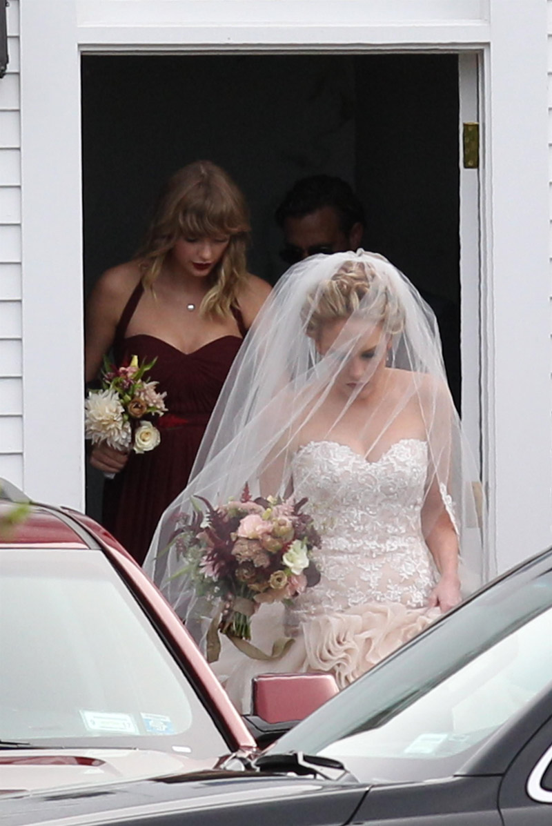 Martha's Vineyard, MA - Taylor Swift attends her BFF Abigail Anderson’s wedding in Martha's Vineyard on Saturday. The ‘LWYMMD’ singer is wearing a maroon gown for the special occasion.Pictured: Taylor SwiftBACKGRID USA 2 SEPTEMBER 2017 USA: +1 310 798 9111 / usasales@backgrid.comUK: +44 208 344 2007 / uksales@backgrid.com*UK Clients - Pictures Containing ChildrenPlease Pixelate Face Prior To Publication*