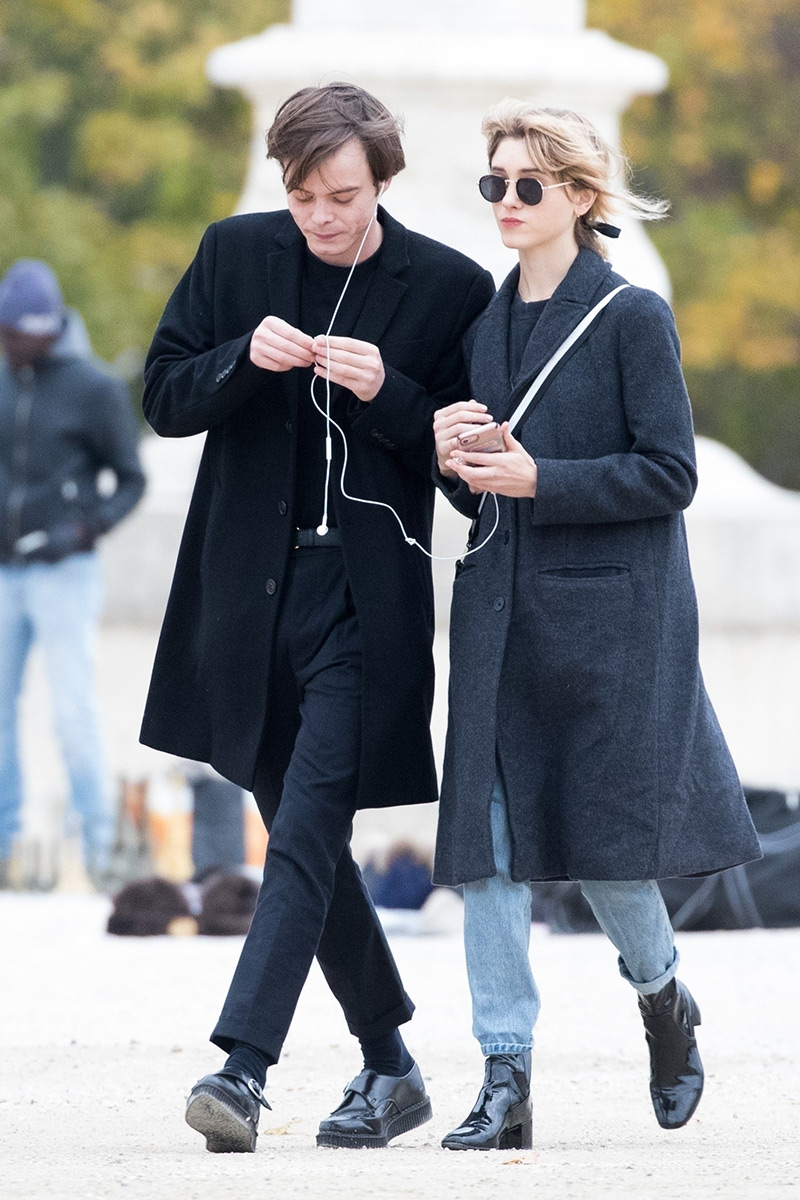 charlie-heaton-natalia-dyer-paris-backgrid-gallery