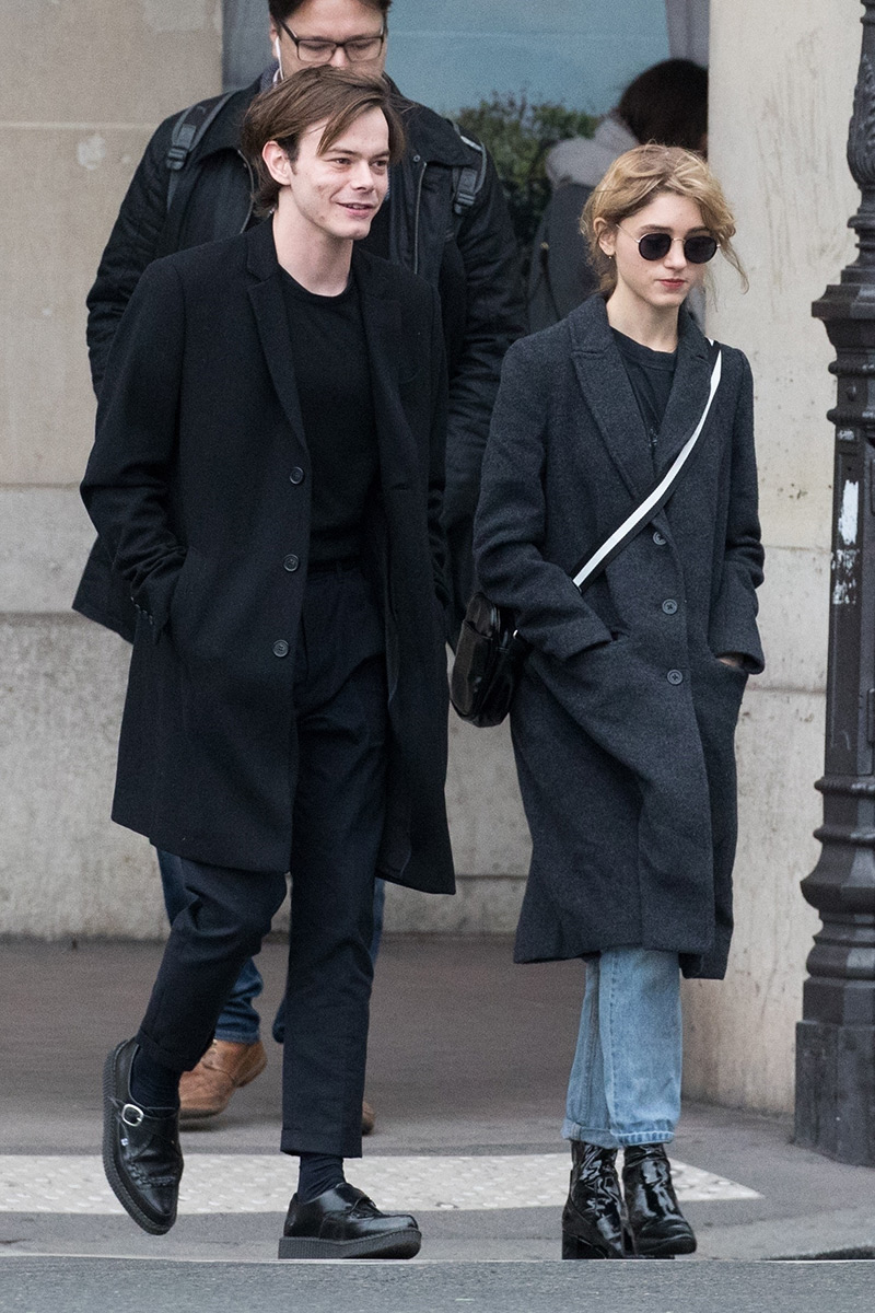 charlie-heaton-natalia-dyer-paris-backgrid-gallery1