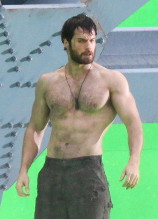 Actor Henry Cavill braves the cold and wet weather as he once again goes shirtless on the set of "Man of Steel" in Vancouver.

UK Rights Only

Pictured: Henry Cavill
Ref: SPL4014090 261011 NON-EXCLUSIVE
Picture by: Jking/NHorsley/Flynetpictures.com / SplashNews.com

Splash News and Pictures
Los Angeles: 310-821-2666
New York: 212-619-2666
London: +44 (0)20 7644 7656
Berlin: +49 175 3764 166
photodesk@splashnews.com

World Rights