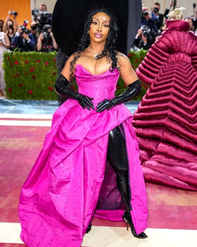 NEW YORK, NEW YORK - MAY 02: SZA attend The 2022 Met Gala Celebrating "In America: An Anthology of Fashion" at The Metropolitan Museum of Art on May 02, 2022 in New York City.
The Met Gala 2022 Celebrating "In America: An Anthology Of Fashion", New York City, United States - 02 May 2022