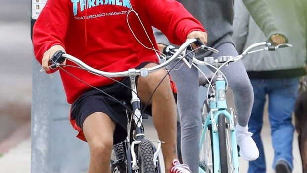 Los Angeles, CA  - This morning Selena Gomez stepped out again with Justin Bieber for a biking session in Los Angeles. The 25-year-old singer and her on-off ex appeared to be having a blast during their outing together. Selena beamed ear to ear while rocking a gray sweater with leggings while talking animatedly to Justin.Pictured: Selena Gomez, Justin BieberBACKGRID USA 1 NOVEMBER 2017 BYLINE MUST READ: Vasquez-Max Lopes / BACKGRIDUSA: +1 310 798 9111 / usasales@backgrid.comUK: +44 208 344 2007 / uksales@backgrid.com*UK Clients - Pictures Containing ChildrenPlease Pixelate Face Prior To Publication*