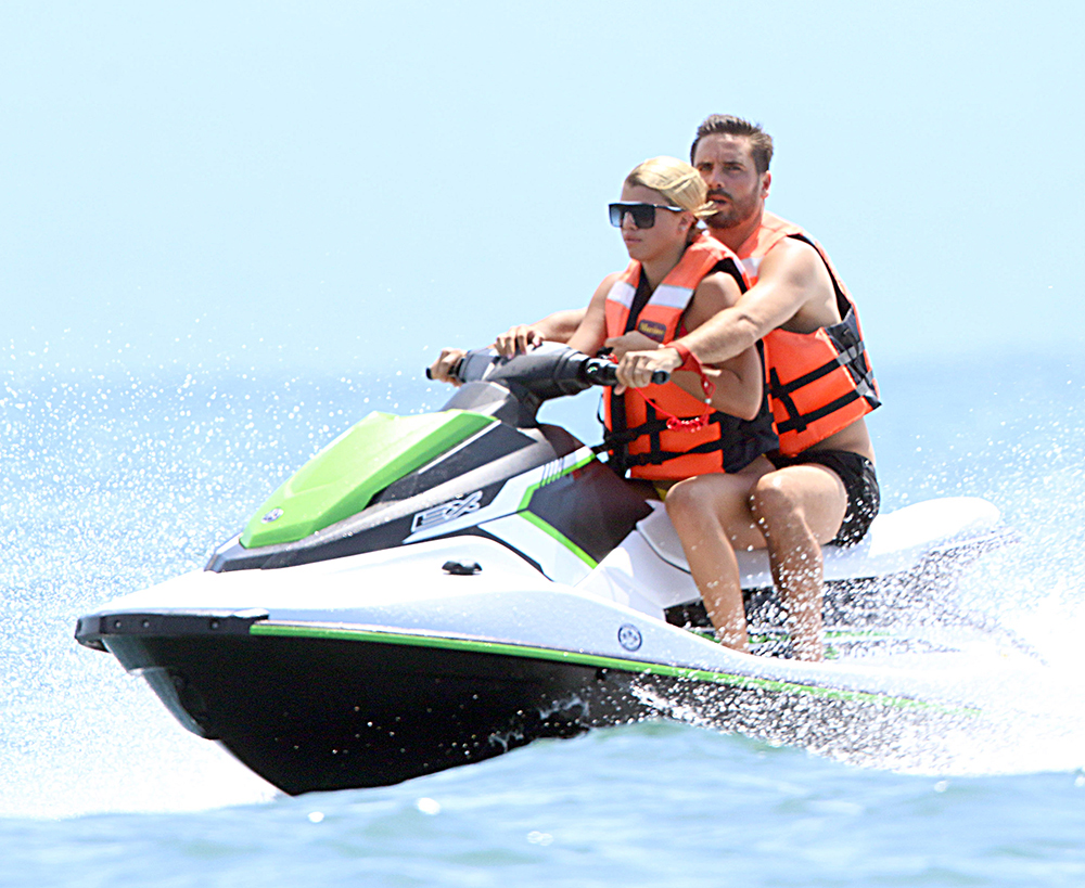 Sofia Richie, and Scott Disick, pack on the PDA with a very steamy smooch on another romantic getaway in Puerto Vallarta, Mexico.Pictured: sofia richie,scott disick,sofia richiescott disickRef: SPL1593387 021017 NON-EXCLUSIVEPicture by: SplashNews.comSplash News and PicturesLos Angeles: 310-821-2666New York: 212-619-2666London: 0207 644 7656Milan: 02 4399 8577photodesk@splashnews.comWorld Rights, No Mexico Rights