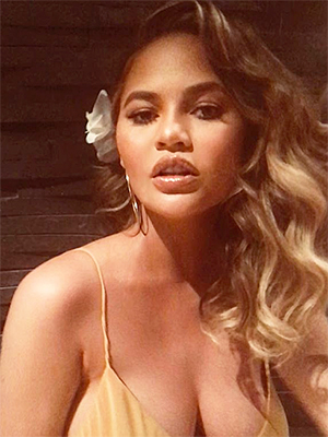 Chrissy Teigen Eyelash Extensions