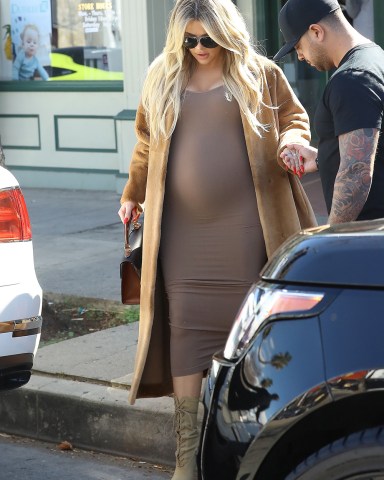 Khloe Kardashian and Kris Jenner leave baby shopping in Los Angeles

Pictured: Khloe Kardashian and Kris Jenner leave baby shopping in Los Angeles
Ref: SPL1662447  210218  
Picture by: Pap Nation / Splash News

Splash News and Pictures
Los Angeles:310-821-2666
New York:212-619-2666
London:870-934-2666
photodesk@splashnews.com