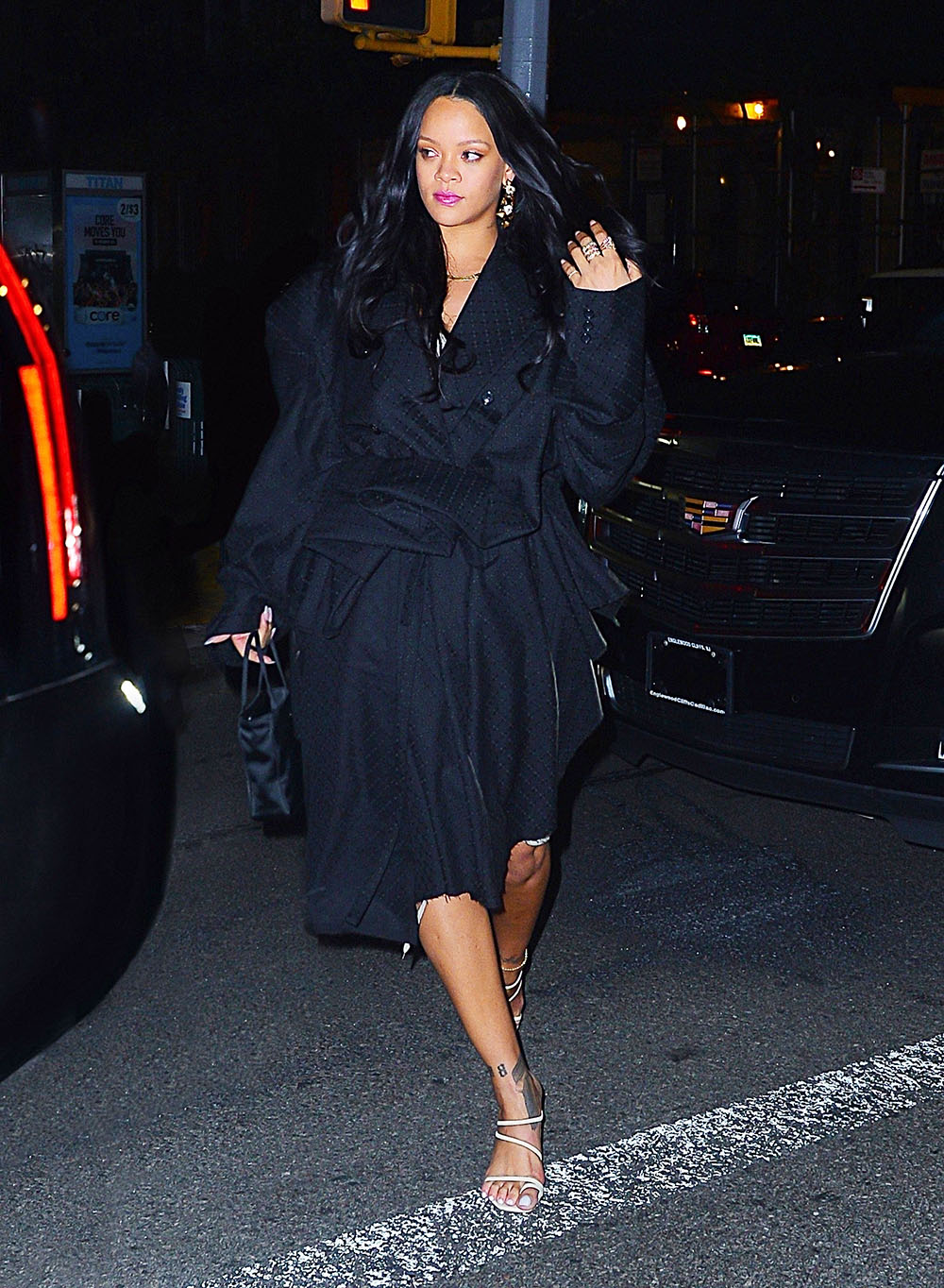 New York, NY  - *EXCLUSIVE*  - Rihanna steps out for another low-key date night with her boyfriend Hassan Jameel at Bar and Books cocktail lounge in the Upper East Side, NYC

Pictured: Rihanna

BACKGRID USA 16 APRIL 2019 

USA: +1 310 798 9111 / usasales@backgrid.com

UK: +44 208 344 2007 / uksales@backgrid.com

*UK Clients - Pictures Containing Children
Please Pixelate Face Prior To Publication*