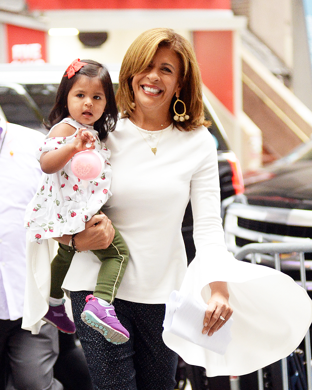 Hoda Kotb All Smiles Arriving With Her Daughter At The Today Show In New york City