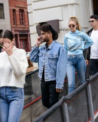 Gigi and Bella Hadid out and about with The Weeknd, Joe Jonas, and mother Yolanda FosterPictured: ,Gigi HadidJoe JonasYolanda FosterThe WeekndBella HadidRef: SPL1133703 091015 NON-EXCLUSIVEPicture by: SplashNews.comSplash News and PicturesUSA: +1 310-525-5808London: +44 (0)20 8126 1009Berlin: +49 175 3764 166photodesk@splashnews.comWorld Rights