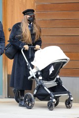 Model, Gigi Hadid is seen walking a stroller with her daughter for the first time in New York City.

Pictured: Gigi Hadid
Ref: SPL5203160 151220 NON-EXCLUSIVE
Picture by: Christopher Peterson / SplashNews.com

Splash News and Pictures
USA: +1 310-525-5808
London: +44 (0)20 8126 1009
Berlin: +49 175 3764 166
photodesk@splashnews.com

World Rights