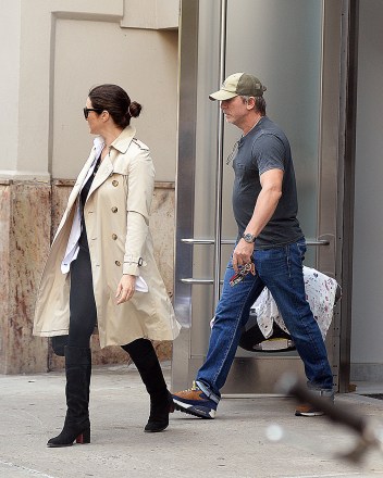 Daniel Craig and his wife Rachel Wiesz spotted for the first time with thier new baby girl in New York City

Pictured: Daniel Craig,Rachel Weisz
Ref: SPL5027958 260918 NON-EXCLUSIVE
Picture by: Elder Ordonez / SplashNews.com

Splash News and Pictures
Los Angeles: 310-821-2666
New York: 212-619-2666
London: 0207 644 7656
Milan: +39 02 4399 8577
Sydney: +61 02 9240 7700
photodesk@splashnews.com

World Rights, No Portugal Rights