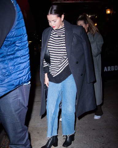 Selena Gomez is spotted eating at Carbone in New York City for the first time after taking a picture with Hailey Bieber.Pictured: Selena GomezRef: SPL5495712 201022 NON-EXCLUSIVEPicture by: WavyPeter / SplashNews.comSplash News and PicturesUSA: +1 310-525-5808London: +44 (0)20 8126 1009Berlin: +49 175 3764 166photodesk@splashnews.comWorld Rights