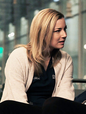 emily vancamp on the resident