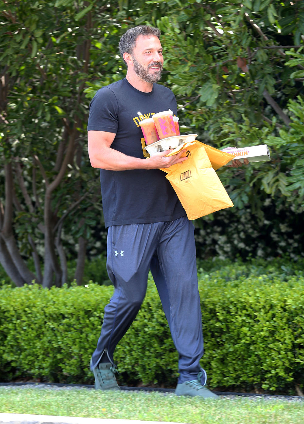 Ben Affleck get breakfast delivered during Quarantine

Pictured: Ben Affleck
Ref: SPL5169545 300520 NON-EXCLUSIVE
Picture by: ENT / SplashNews.com

Splash News and Pictures
USA: +1 310-525-5808
London: +44 (0)20 8126 1009
Berlin: +49 175 3764 166
photodesk@splashnews.com

World Rights, No France Rights, No Italy Rights, No Japan Rights