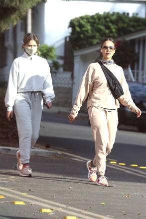 Los Angeles, CA  - *EXCLUSIVE*  - Like mother like daughter! Jessica Alba and daughter Honor matching sweats during a morning walk around their L.A. neighborhood.

Pictured: Jessica Alba, Honor Marie Warren

BACKGRID USA 12 NOVEMBER 2020 

BYLINE MUST READ: Vasquez-Max Lopes / BACKGRID

USA: +1 310 798 9111 / usasales@backgrid.com

UK: +44 208 344 2007 / uksales@backgrid.com

*UK Clients - Pictures Containing Children
Please Pixelate Face Prior To Publication*