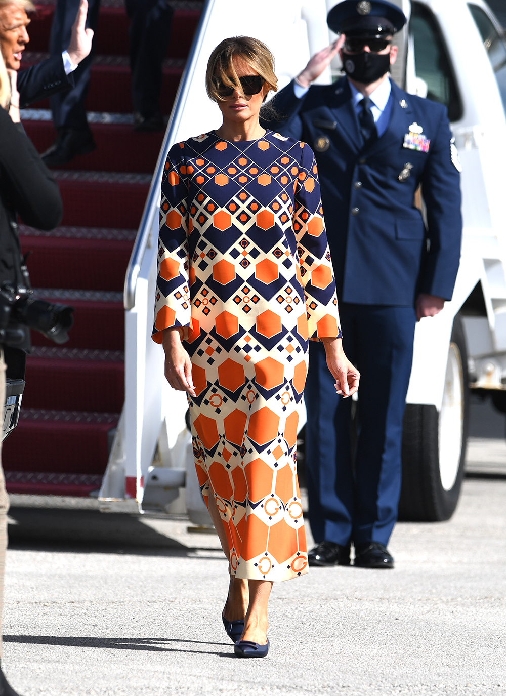 WEST PALM BEACH, FL - JANUARY 20: US President Donald Trump and First Lady Melania Trump are seen driving away in the motorcade after arriving on Air Force One at Palm Beach International Airport on January 20, 2021 in West Palm Beach, Florida. 

Photo Credit Larry Marano ¬© 2021

Pictured: Melania Trump
Ref: SPL5207615 200121 NON-EXCLUSIVE
Picture by: SplashNews.com

Splash News and Pictures
USA: +1 310-525-5808
London: +44 (0)20 8126 1009
Berlin: +49 175 3764 166
photodesk@splashnews.com

World Rights