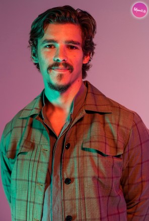 'Titans' stars Brenton Thwaites stopped by HollywoodLife's NYCC portrait studio in New York City