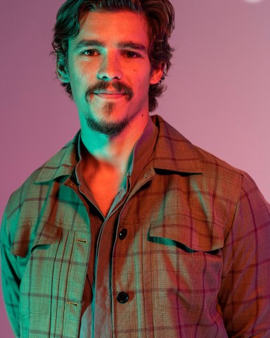 'Titans' stars Brenton Thwaites stopped by HollywoodLife's NYCC portrait studio in New York City