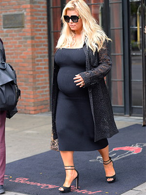 jessica simpson heels pregnant