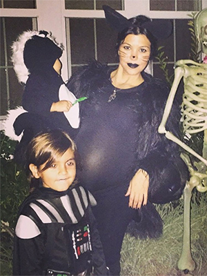 pregnant celebs baby bump halloween costumes