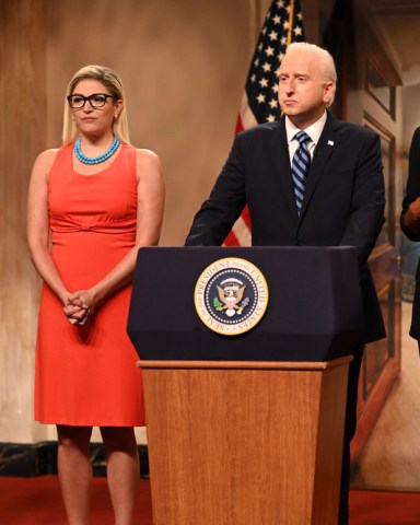 SATURDAY NIGHT LIVE -- "Owen Wilson" Episode 1806 -- Pictured: (l-r) Aidy Bryant as Sen. Joe Manchin, Cecily Strong as Sen Krysten Sinema, James Austin Johnson as President Joe Biden, and Ego Nwodim as Rep. Ilhan Omar during the "Biden Unites Democrats" Cold Open on Saturday, October 2, 2021 -- (Photo by: Will Heath/NBC)