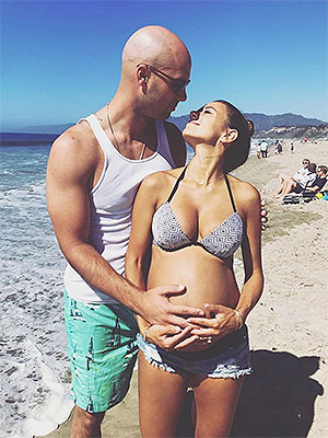 how did jana kramer get pregnant