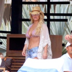 Jessica Simpson having a good time with  some friends in Los Cabos, Mexico.

Pictured: jessica simpson
Ref: SPL1253261 300316 NON-EXCLUSIVE
Picture by: SplashNews.com

Splash News and Pictures
Los Angeles: 310-821-2666
New York: 212-619-2666
London: 0207 644 7656
Milan: 02 4399 8577
photodesk@splashnews.com

World Rights, No France Rights, No Italy Rights, No Mexico Rights, No New Zealand Rights