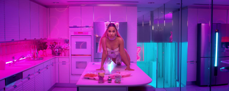 ariana-grande-7-rings-music-video-pics-02