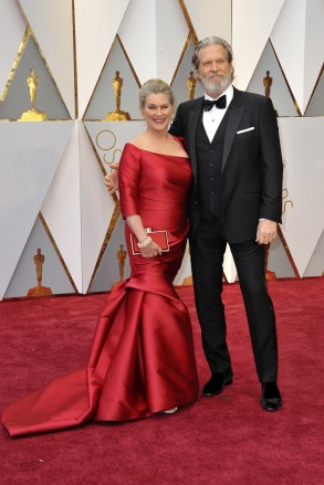 Jeff Bridges and his wife Susan Geston attend the 89th Annual Academy Awards at Hollywood & Highland Center on February 26, 2017 in Hollywood, California. | Verwendung weltweit/picture alliance Photo by: Dave Bedrosian/Geisler-Fotopress/picture-alliance/dpa/AP Images