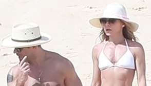 Kelly Ripa Mark Consuelos Beach