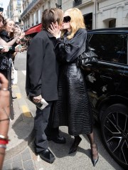 Paris, FRANCE  - *EXCLUSIVE*  - Celebs leave the Haute-Couture F/W 2022-2023 "Balenciaga" fashion show in Paris.

Pictured: Keith Urban, Nicole Kidman

BACKGRID USA 6 JULY 2022 

BYLINE MUST READ: Best Image / BACKGRID

USA: +1 310 798 9111 / usasales@backgrid.com

UK: +44 208 344 2007 / uksales@backgrid.com

*UK Clients - Pictures Containing Children
Please Pixelate Face Prior To Publication*