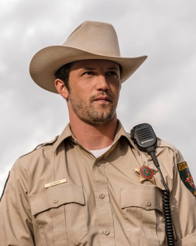 Roswell, New Mexico -- "So Much For The Afterglow" -- Image Number: ROS102c_0003b5.jpg -- Pictured: Nathan Dean Parsons as Max Evans -- Photo: John Golden Britt/The CW -- ÃÂ© 2018 The CW Network, LLC. All rights reserved