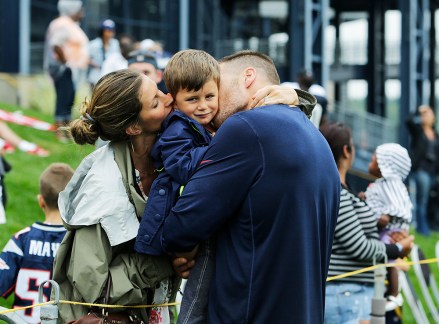 New England Patriots quarterback Tom Brady and his wife Gisele Bundchen with their son Benjamin Brady after a joint workout with the Tampa Bay Buccaneers at NFL football training camp, in Foxborough, Mass., Tuesday, Aug. 13, 2013. (AP Photo/Charles Krupa)