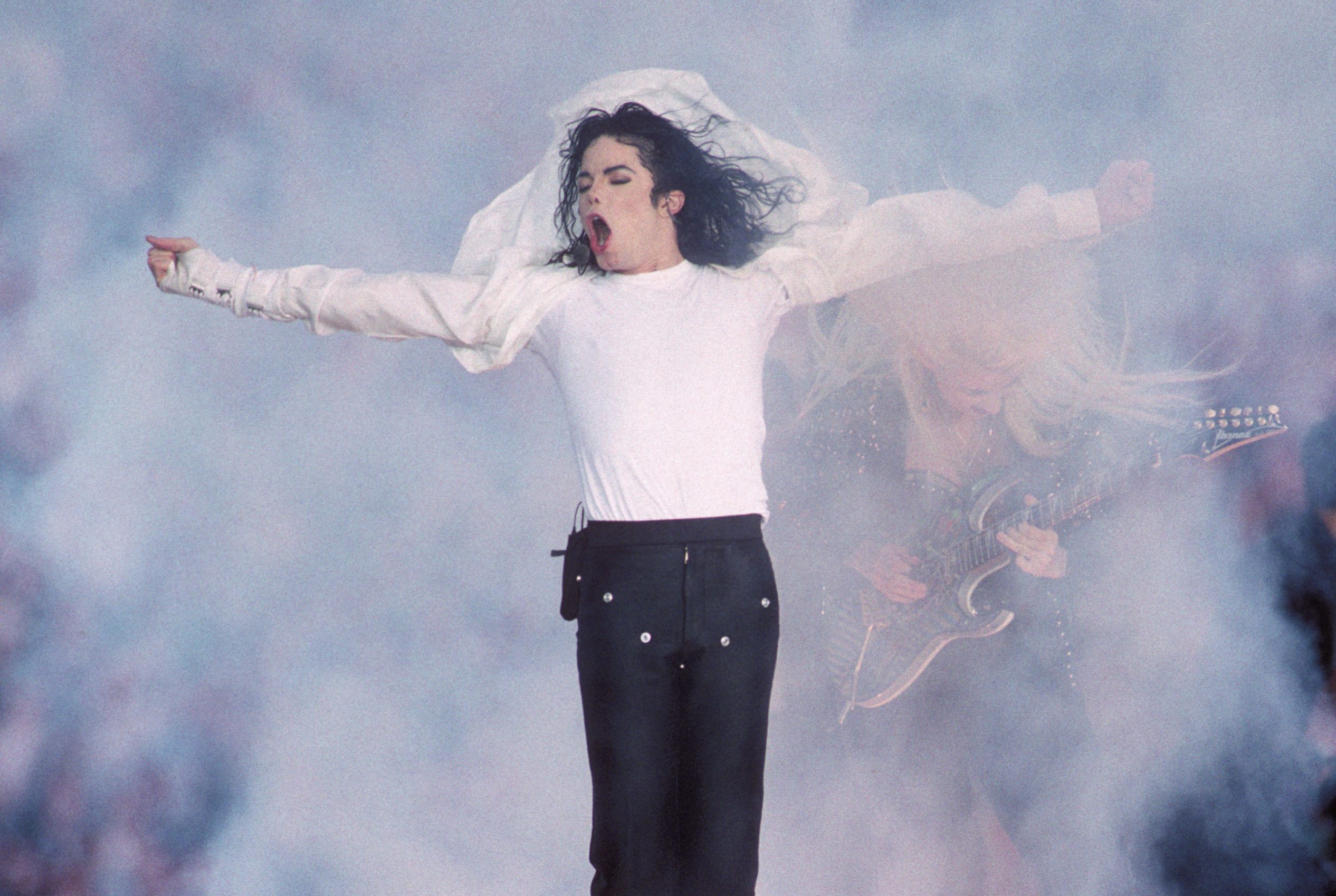 Michael Jackson performs at the Super Bowl XXVII Halftime show