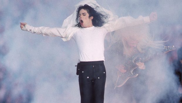 Michael Jackson performs at the Super Bowl XXVII Halftime show