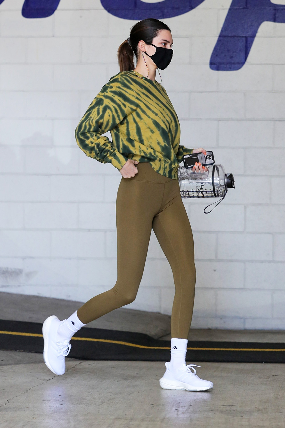 Beverly Hills, CA  - Kendall Jenner displays her model frame while leaving the gym.

Pictured: kendall jenner

BACKGRID USA 10 MARCH 2021 

BYLINE MUST READ: GAMR / BACKGRID

USA: +1 310 798 9111 / usasales@backgrid.com

UK: +44 208 344 2007 / uksales@backgrid.com

*UK Clients - Pictures Containing Children
Please Pixelate Face Prior To Publication*