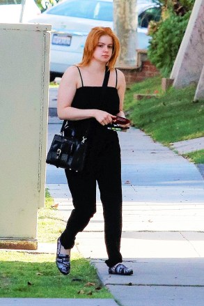 Los Angeles, CA  - *EXCLUSIVE*  - Fresh-faced 'Modern Family' star Ariel Winter heads to work at a studio in Los Angeles.

Pictured: Ariel Winter 

BACKGRID USA 4 MARCH 2020 

USA: +1 310 798 9111 / usasales@backgrid.com

UK: +44 208 344 2007 / uksales@backgrid.com

*UK Clients - Pictures Containing Children
Please Pixelate Face Prior To Publication*