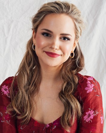 Stephanie Styles, star of the 2019 'Kiss Me Kate' revival, stops by HollywoodLife.com to talk about her show, her role in Netflix's 'Bonding' and more!